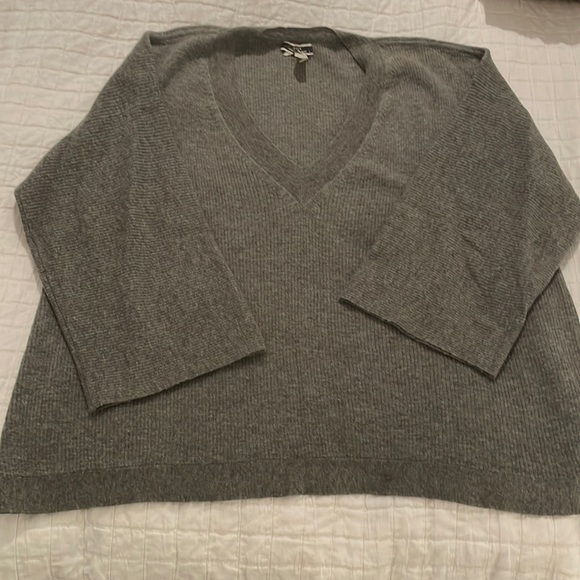 J.Crew 100% cashmere cropped v neck sweater - Picture 1 of 4